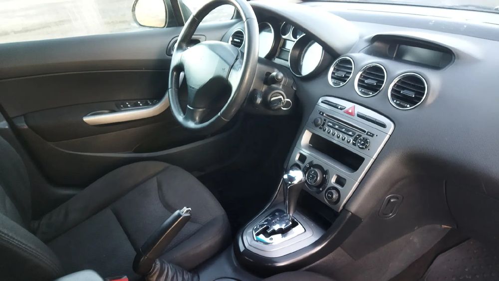 Продам хорошую машину