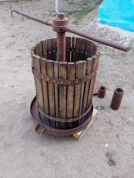 De vânzare teasc pentru struguri Nr contact 0763264209