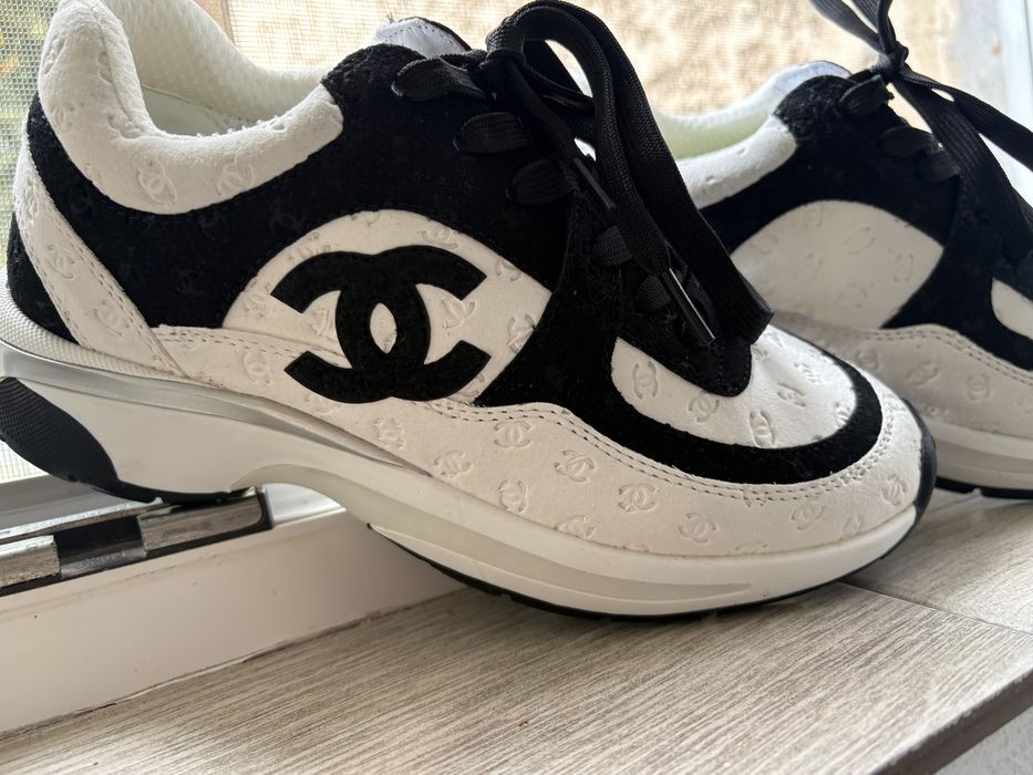 Vand adidasi Chanel