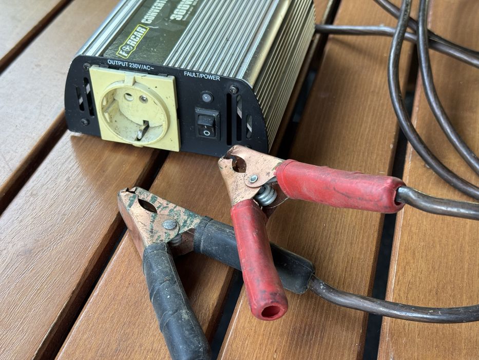 Vand convertizor 12V DC 230V AC300W nominal