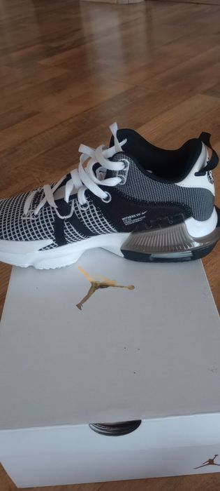 Jordan Witness 7 Performante Basketball mărimea 40 culoare neagra