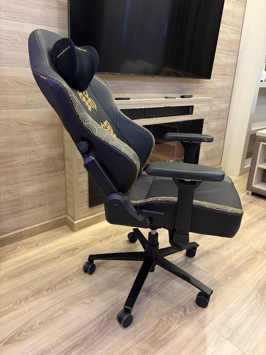 Игровое кресло DxRacer