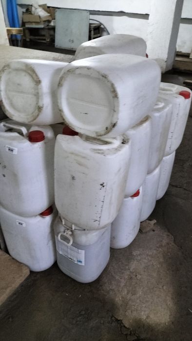 Продаю канистры для хоз нужд