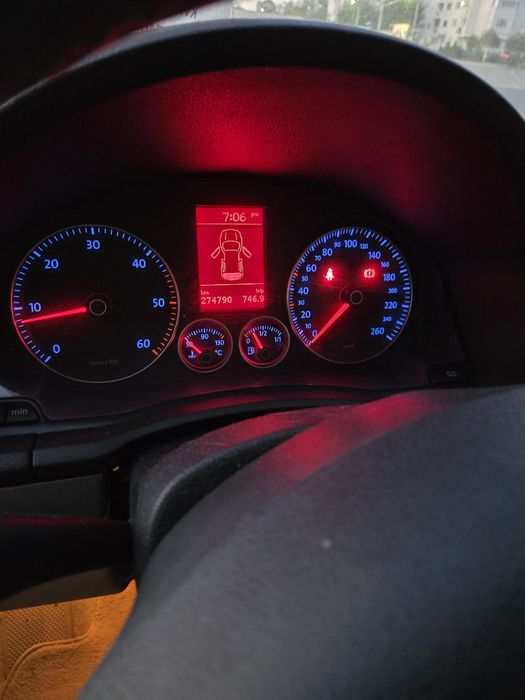Vând Volkswagen golf 5