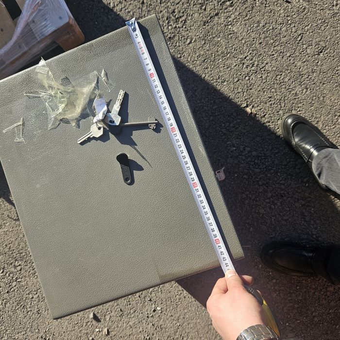 Сейф металлический