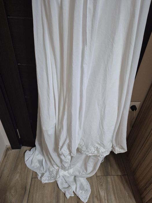 Бяла сватбена булчинска рокля