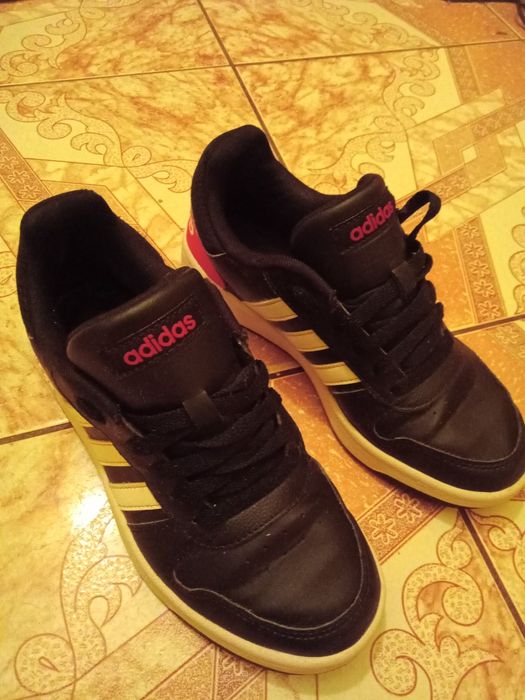 Adidasi mărimea 37,5 marca Adidas