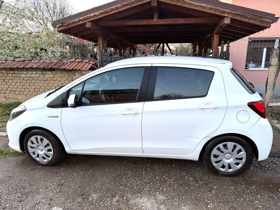 Toyota Yaris 1.5 Hybrid 2014г. Автоматик