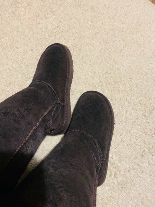 UGG Australia- model brocat