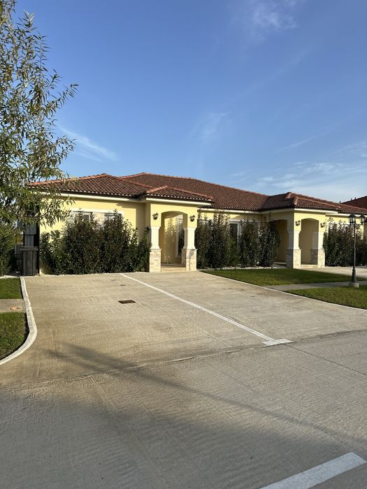 Case cu finisaje de lux cu 3 si 4 Dormitoare direct propietar