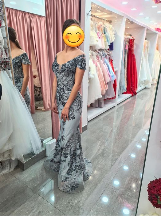 Rochie de ocazie cu trena detașabilă