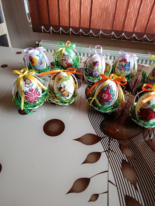 Ръчно бродирани Великденски яйца.Размер 6см./8см!Цена 8€!