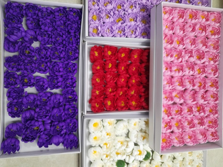 Сапунени цветя и рози.