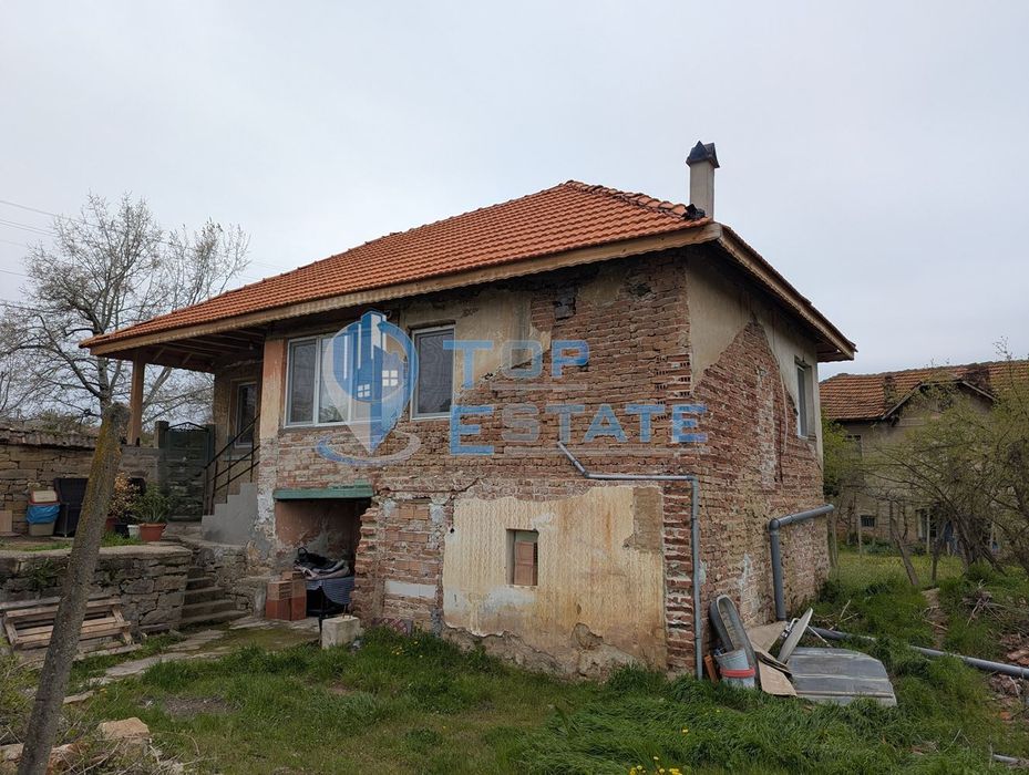 Ремонтирана тухлена къща в село Добри дял, обл. Велико Търново
