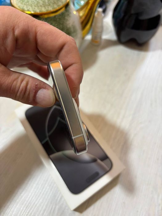 Продам свой телефон айфон 16 про память 256 тел как новый