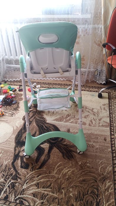 Стульчик для кормления ребенка