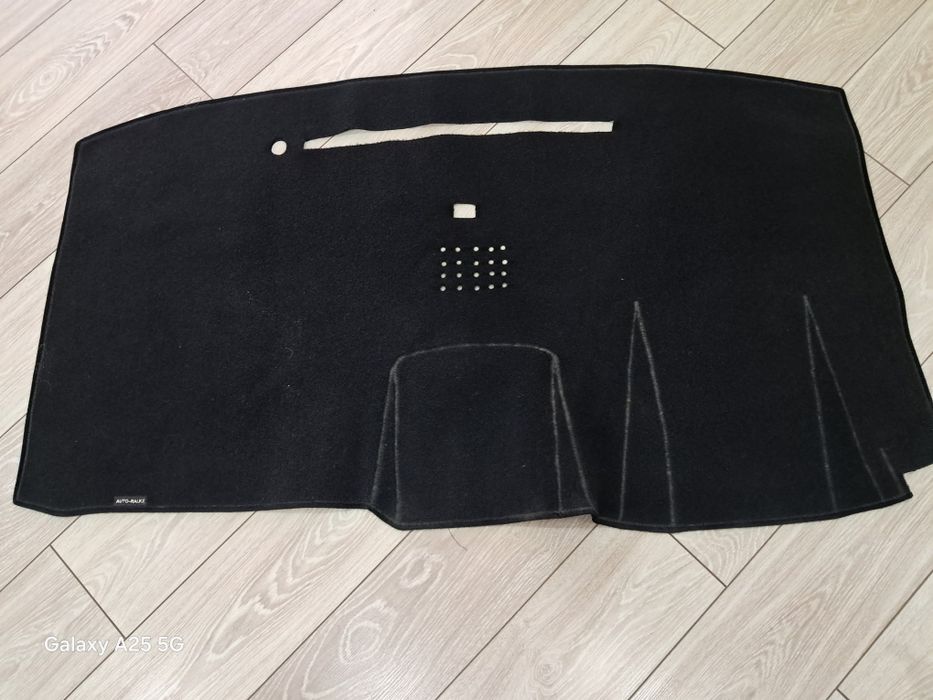 Делика Д5 накидка на панель приборов.