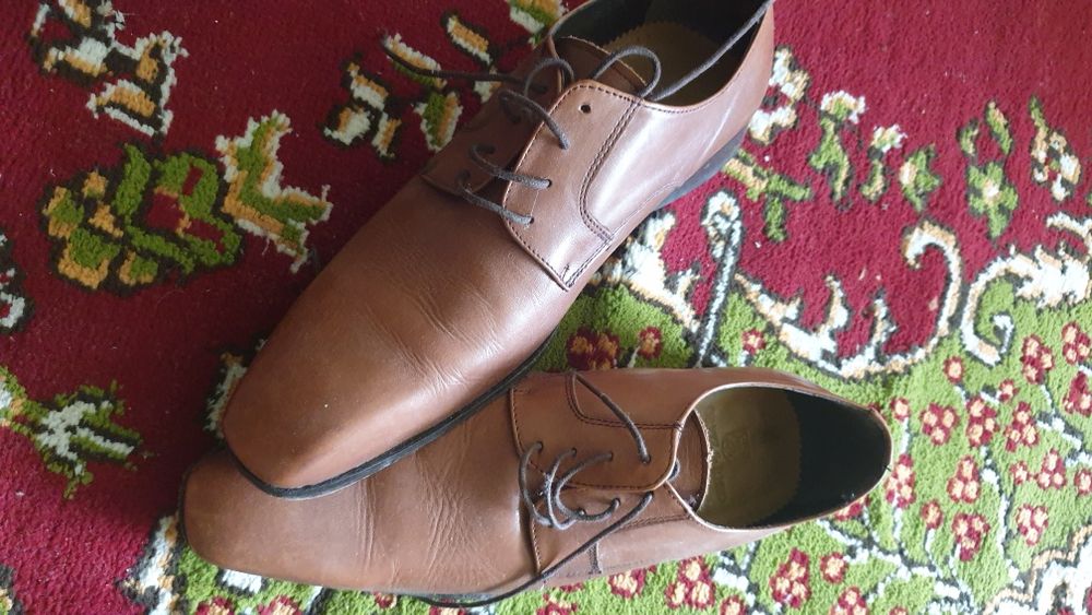 Мъжки обувки от естествена кожа.