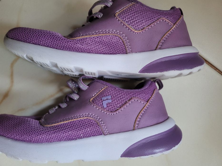 Vând adidași fetițe FILA