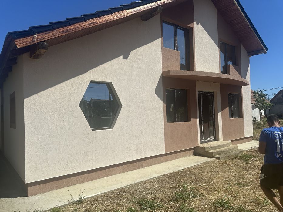 Casa in rosu avansat