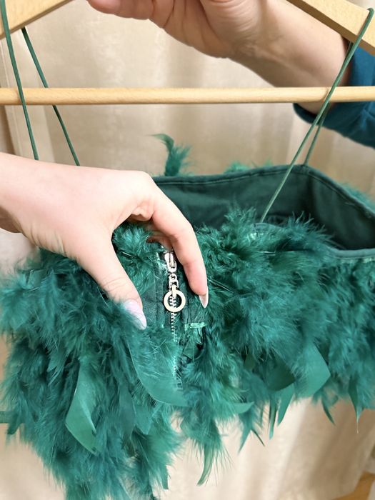Топ с пера в зелен цвят