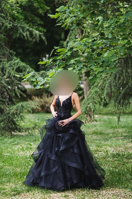 Елегантна черна бална рокля