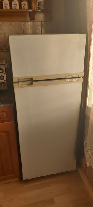 Хладилник с фризер