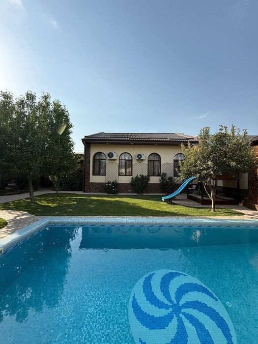 Срочно продается дом 8 комнат, ориентир: Рисовый, 7,5 соток 316м²