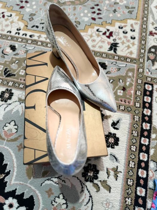 Туфли 39,40 размерлерге. Барлығы бір киіліп, содан бері киілмеген.