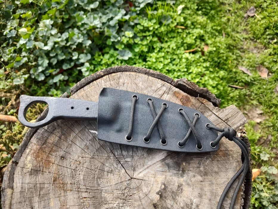 Нож от премиум стомана...