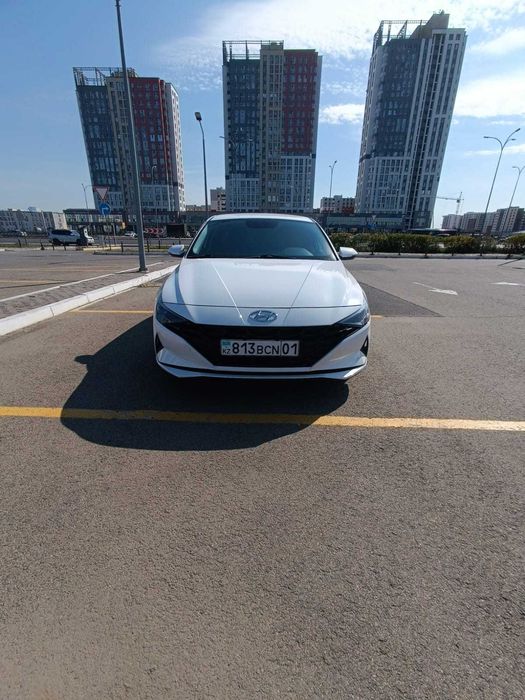 Hyundai Elantra 2022 г.