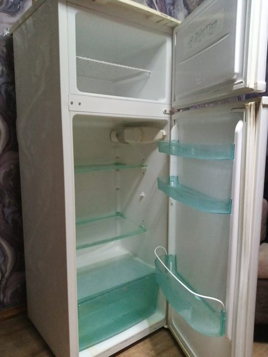 Холодильник рабочий