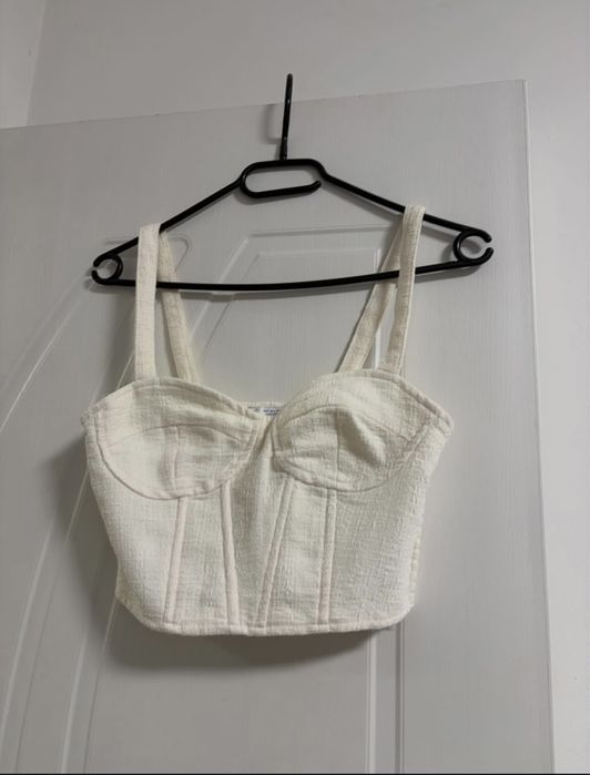 Бял Топ - Bershka