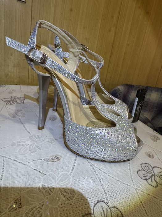 Туфли новогодние в стразах 36 р