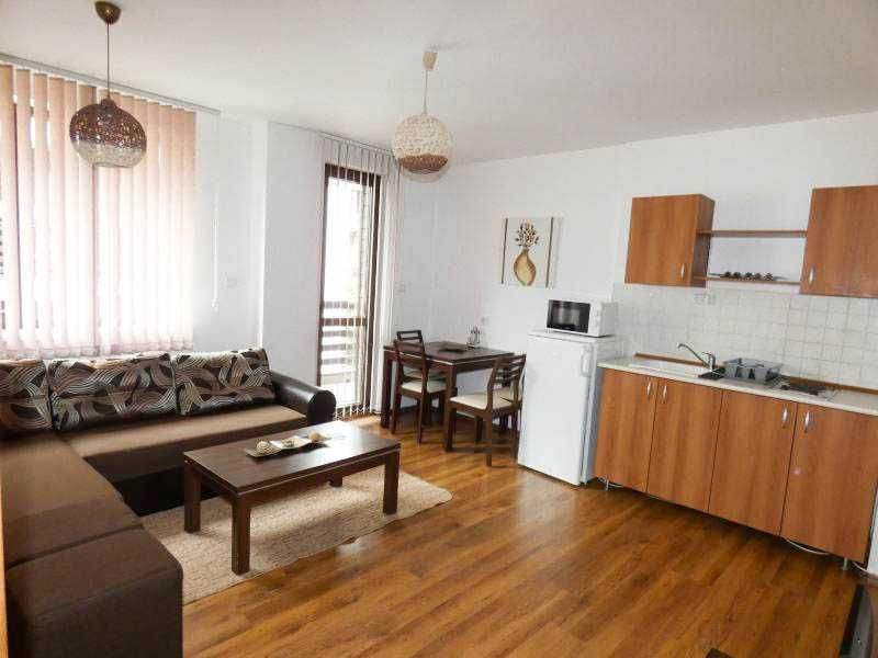 Дава се под наем Тристаен апартамент в Банско - 70 кв.м за 331.5 € - Снимка #1