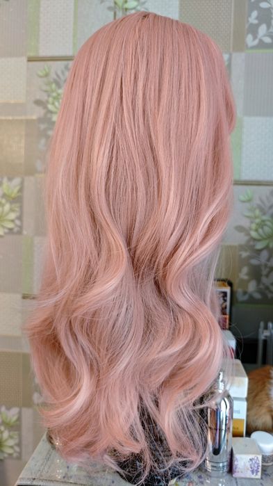 Парик искусственный, розовый.