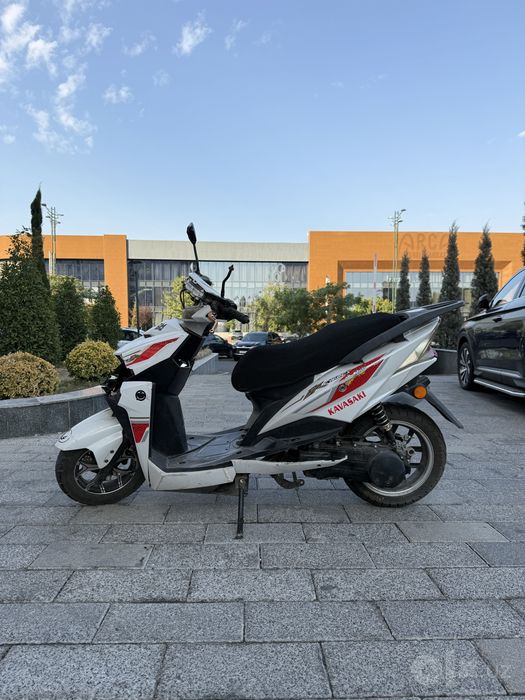 Скутер Kawasaki 150 кубов