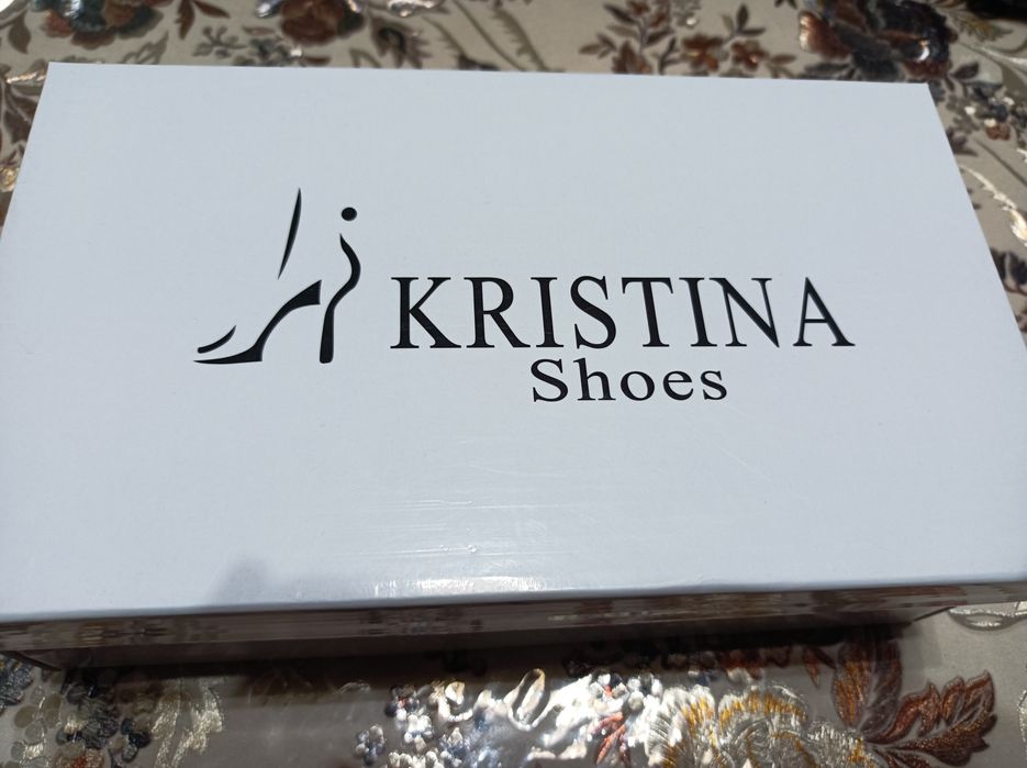 Qizlarga,Yangi oq tufli