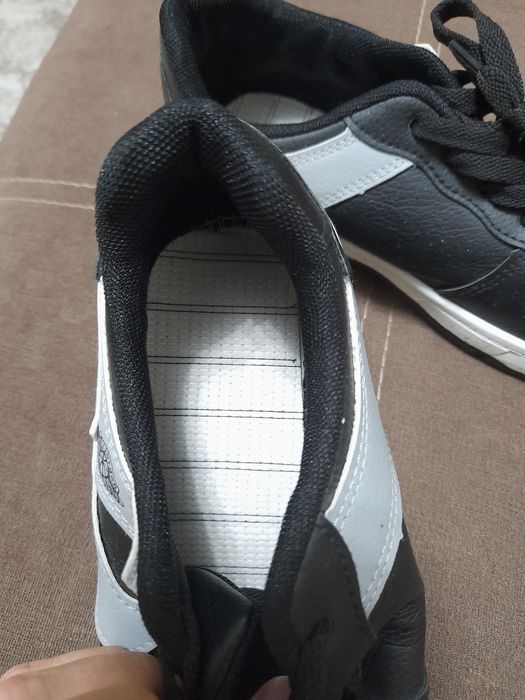 Продам кроссовки 40 р.