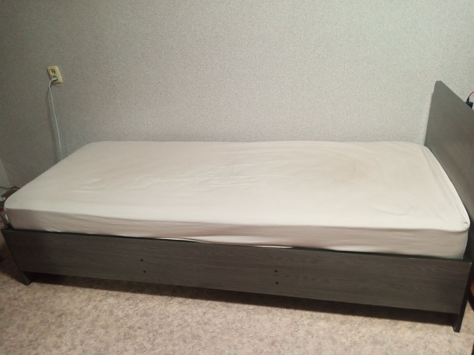 Продам кровать  односпалку с ортопедическим  матрасом