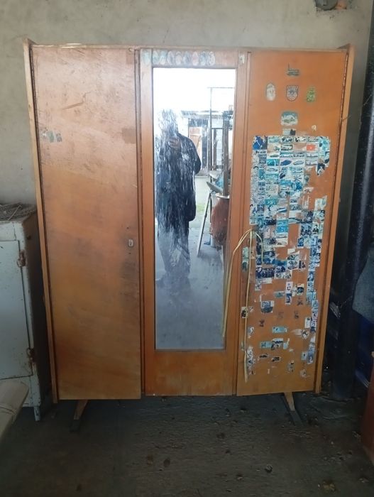 Продается старый мебель