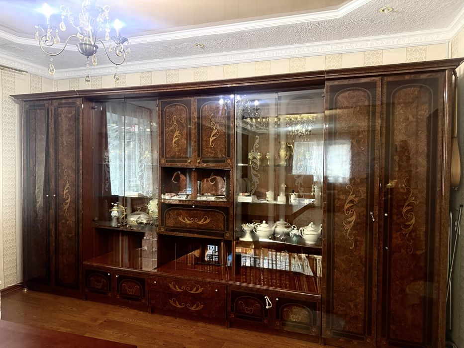 Продается стенка итальянская