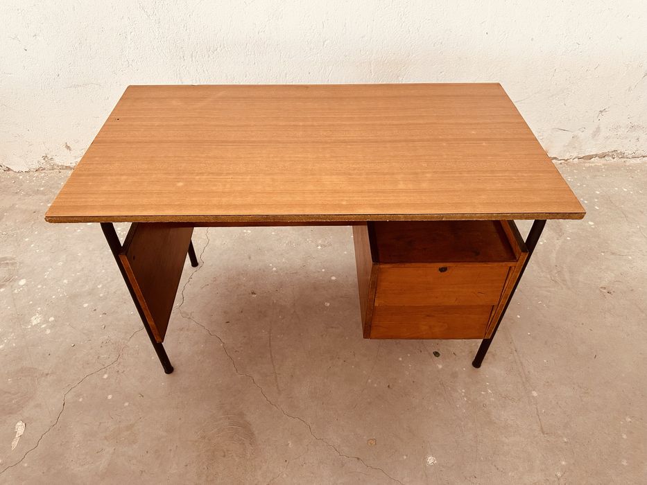 Винтидж италианско бюро Mid-Century Modern – 60/70-те години