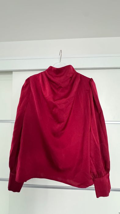 Bluză elegantă-o nuanță intensă de roşu