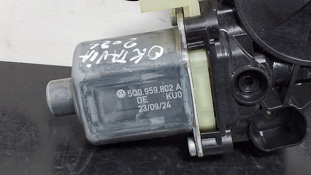 motoras macara dreapta fata skoda octavia 4 (2019->) 1.5 benzina 2024