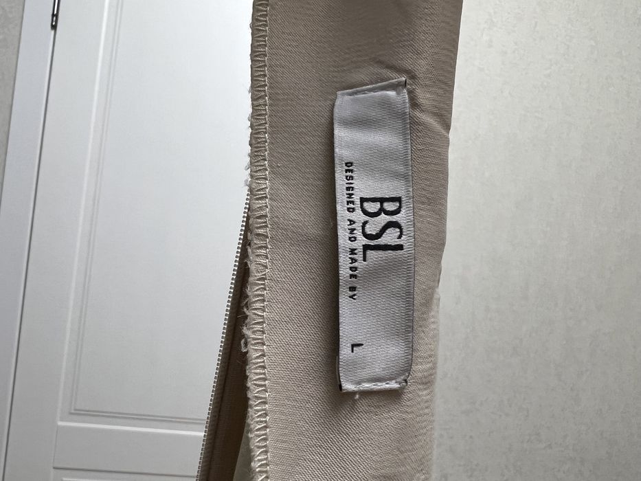 Платье атласное , р-р: L