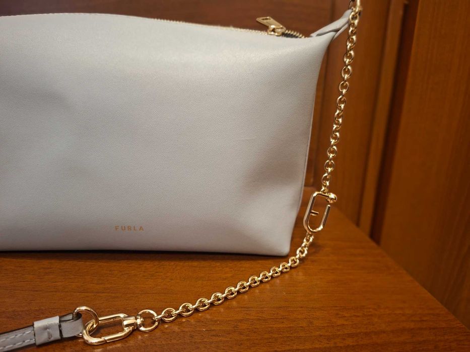 Furla чанта бледо синя, кожа