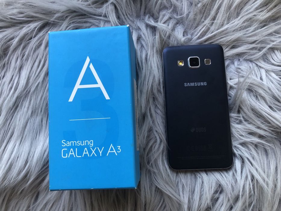 Телефон Samsung Galaxy A3
