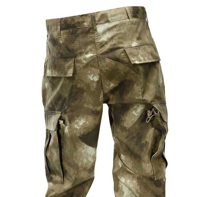 Pantaloni camuflaj Miltec