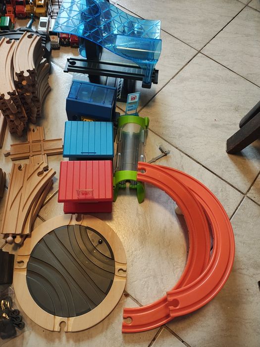 Set sine de lemn cu mașinuțe,trenulete și accesorii 9kg